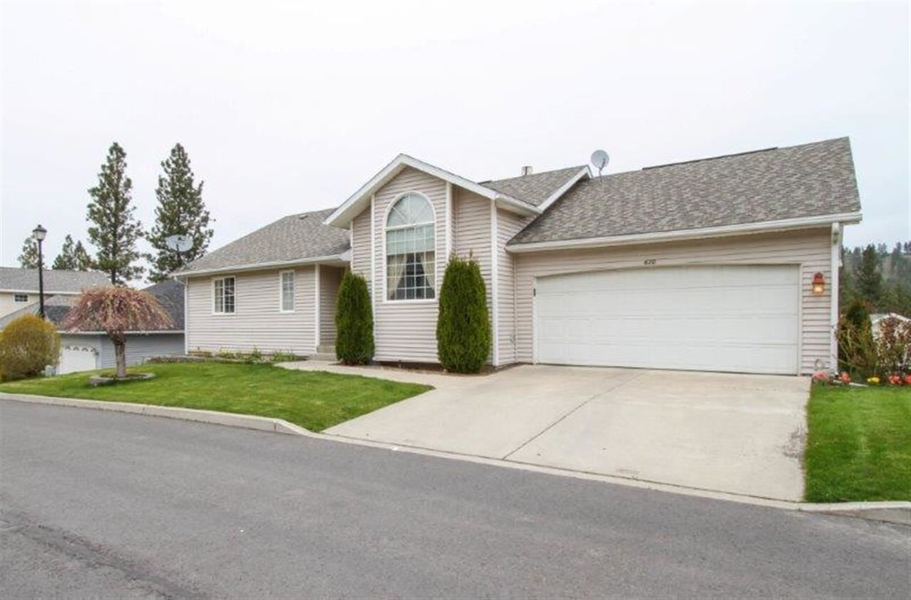Property Photo: 620 W Persimmon Ln WA 99223