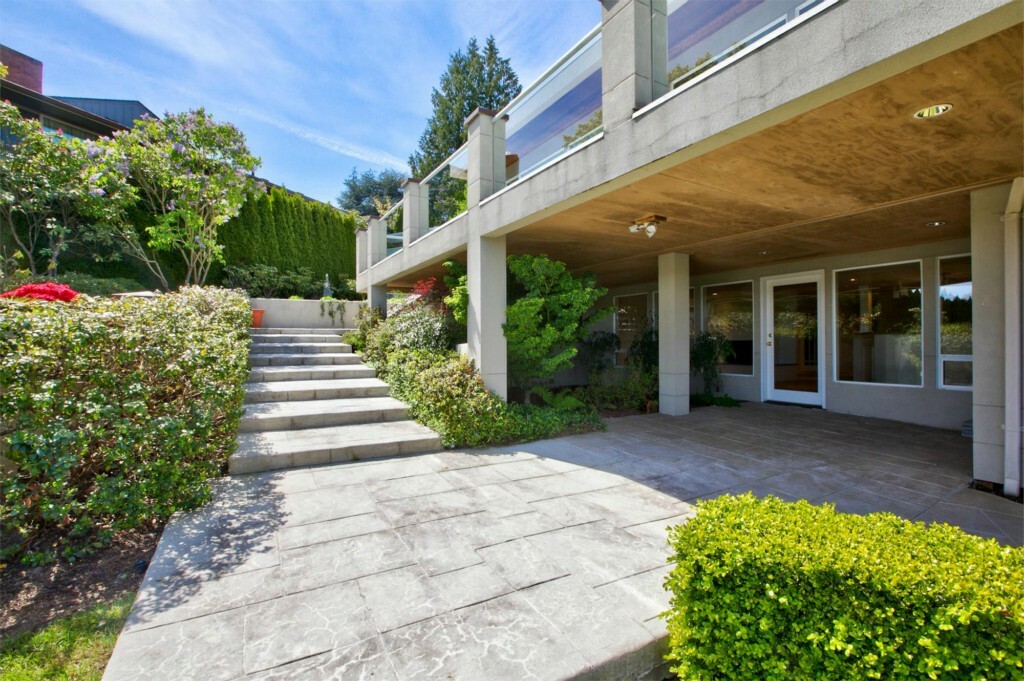 Property Photo:  16144 Bothell Wy NE  WA 98155 