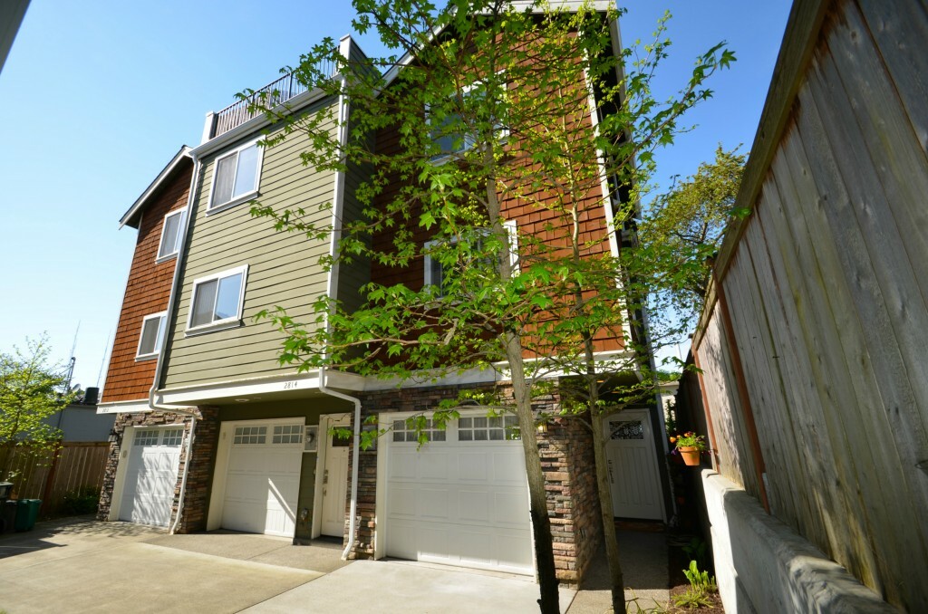 Property Photo:  2816 E Spring St  WA 98122 