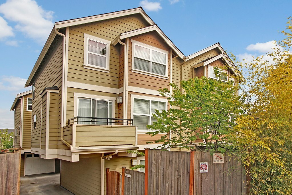 Property Photo:  9243 Interlake Ave N A  WA 98103 