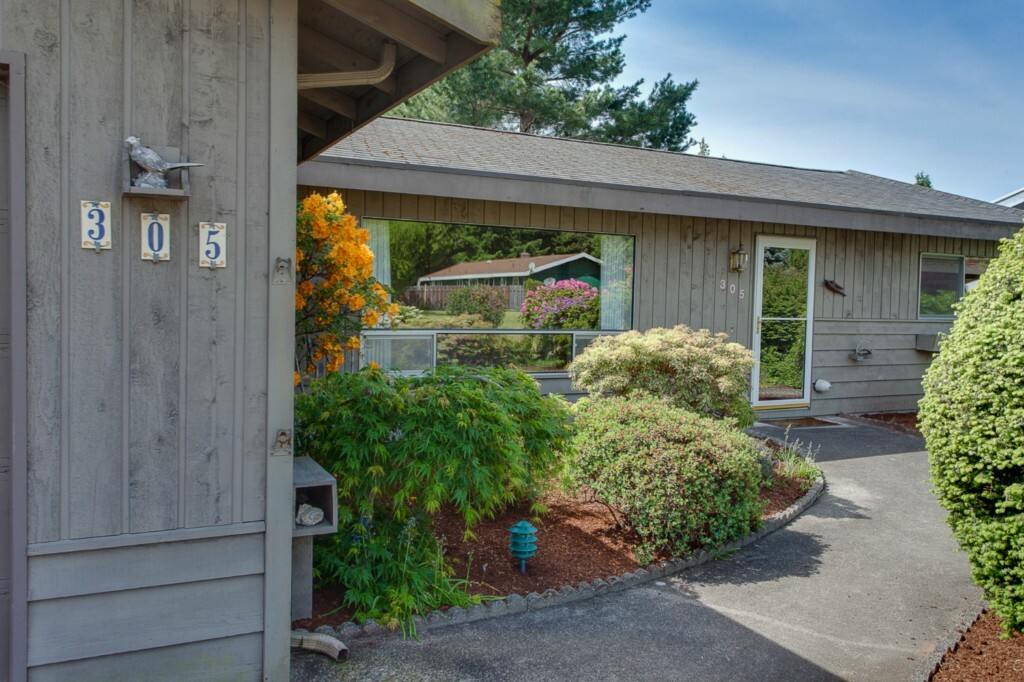 Property Photo:  305 Sugar Pine Dr  WA 98310 