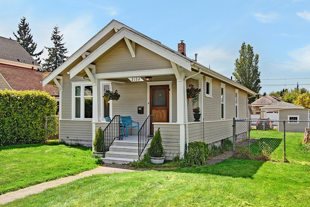 Property Photo:  2122 Lombard Ave  WA 98201 