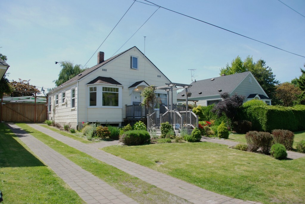 Property Photo:  831 Jackson St  WA 98368 