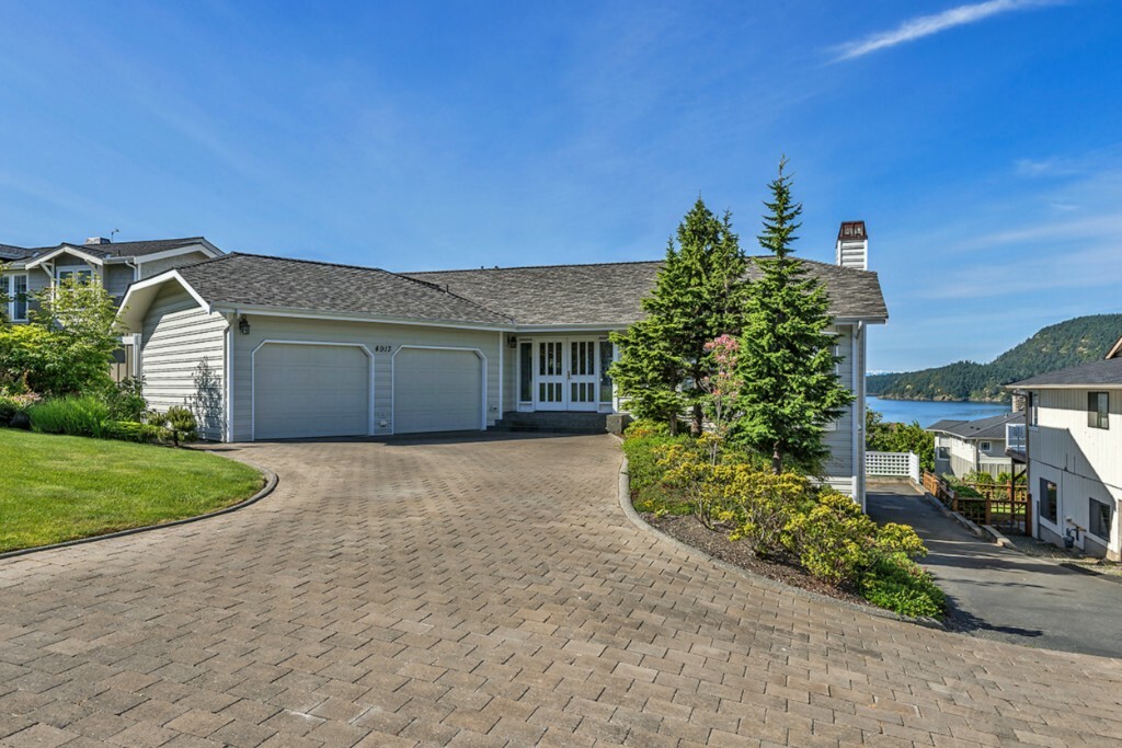 Property Photo:  4913 Kingsway  WA 98221 