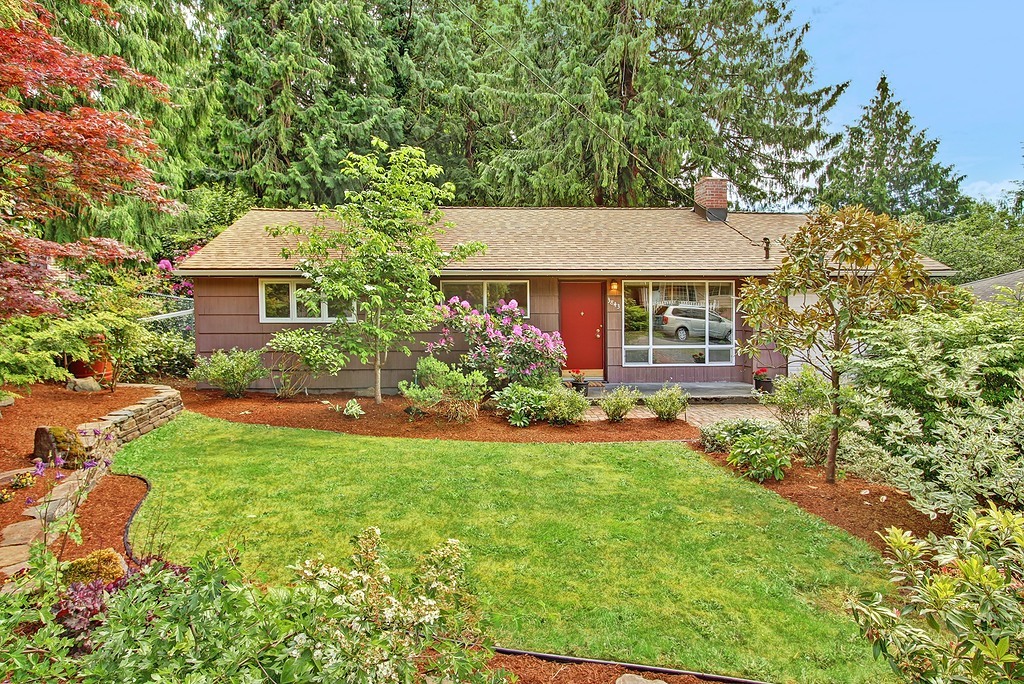 Property Photo:  3843 NE 113th St  WA 98125 