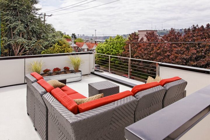 Property Photo:  2618 Eastlake Ave E A  WA 98102 