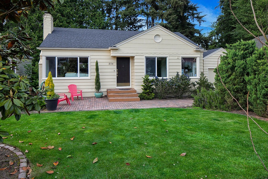 Property Photo:  834 NE 97th St  WA 98115 