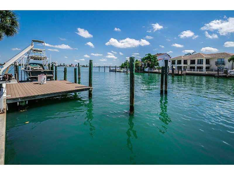Property Photo: 5950 Balao Way N FL 33706