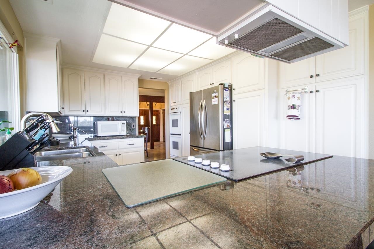 Property Photo: 2240 Vista Grande Dr CA 92084