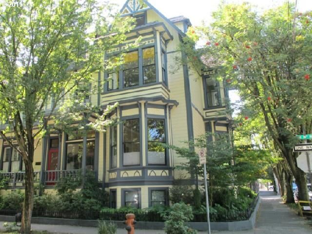 Property Photo:  133 NW 18th Ave 4  OR 97209 