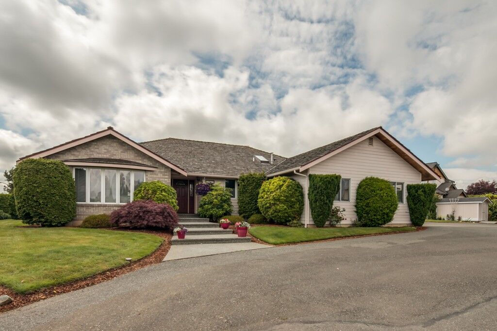 Property Photo: 2527 Crescent St WA 98248