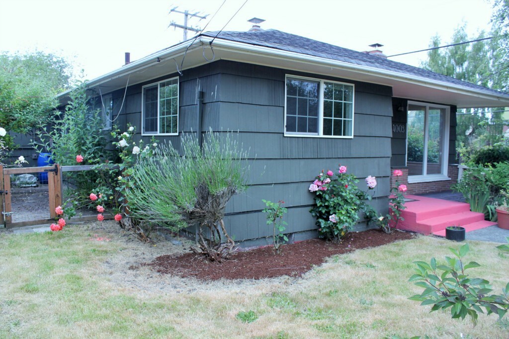 Property Photo:  4003 20th Ave SW  WA 98106 