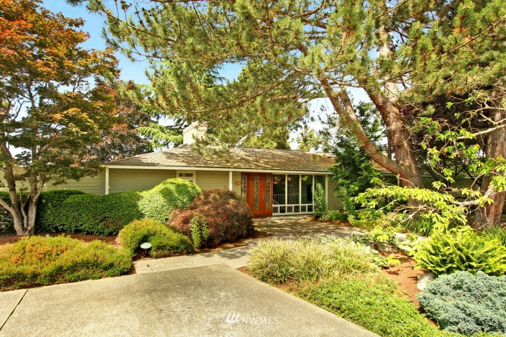 Property Photo:  9014 NE 26th Street  WA 98004 