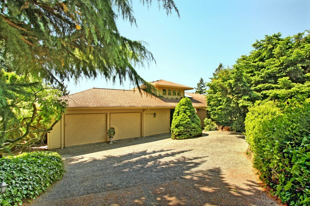 Property Photo:  11280 NE 37th Place  WA 98004 