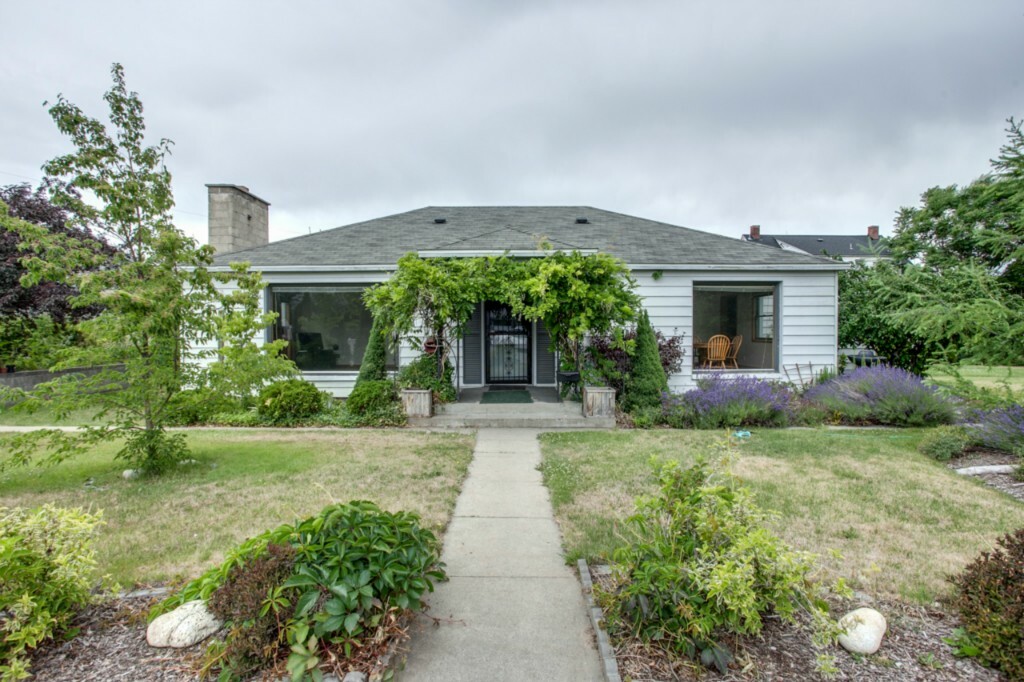 Property Photo:  417 Highland Dr  WA 98801 