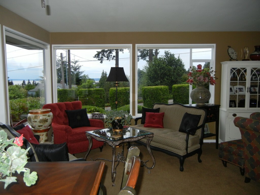 Property Photo:  920 Alder St  WA 98020 