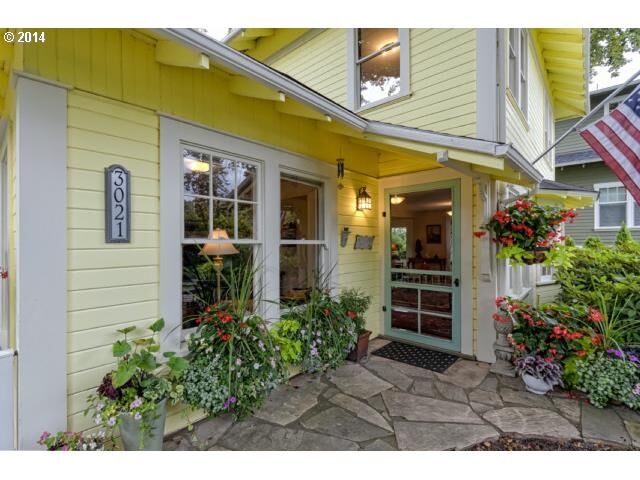 Property Photo:  3021 SW Florida St  OR 97219 