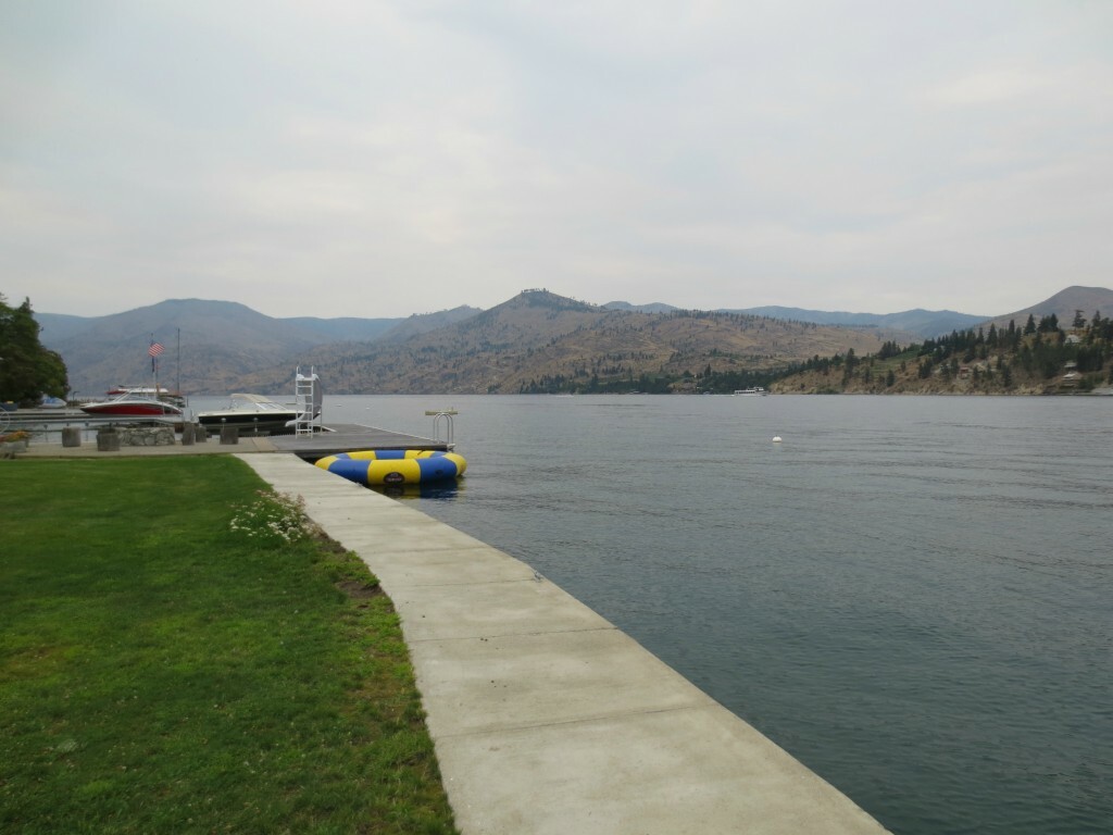 Property Photo: 12298 S Lakeshore Rd WA 98816