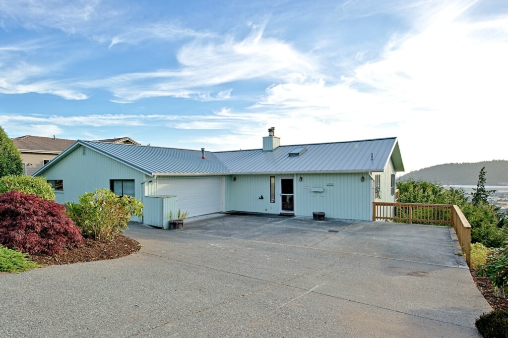 Property Photo:  2108 Highland  WA 98221 