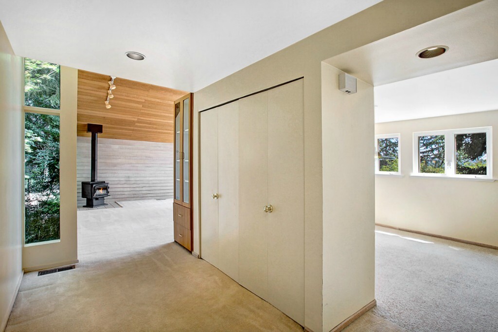 Property Photo: 5009 E Mercer Wy WA 98040