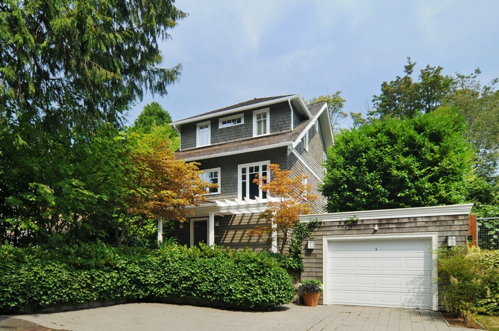 Property Photo:  1008 Washington Place E  WA 98112 