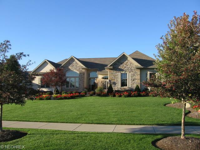 Property Photo: 887 Meadowood Drive OH 44203