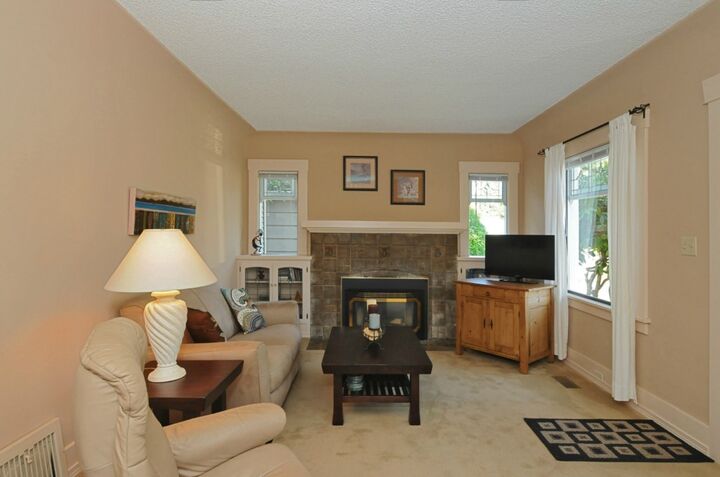Property Photo: 509 N 76th St WA 98103
