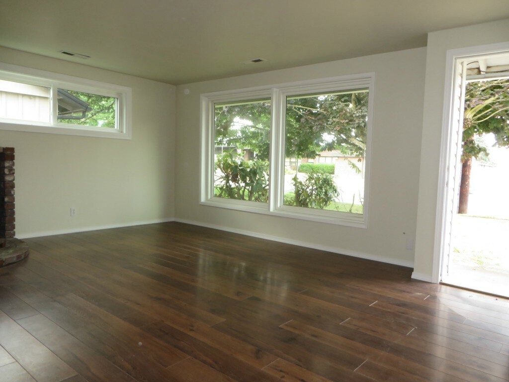 Property Photo:  1000 D St SE  WA 98002 