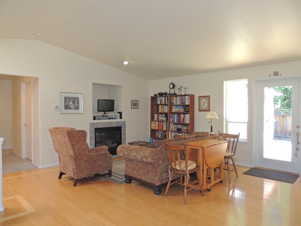 Property Photo: 525 Klamath Dr WA 98257