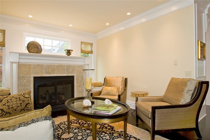 Property Photo:  1411 6th Ave W  WA 98119 