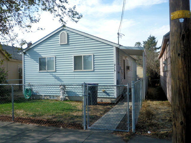 Property Photo:  816 W Alder Street  WA 99362 