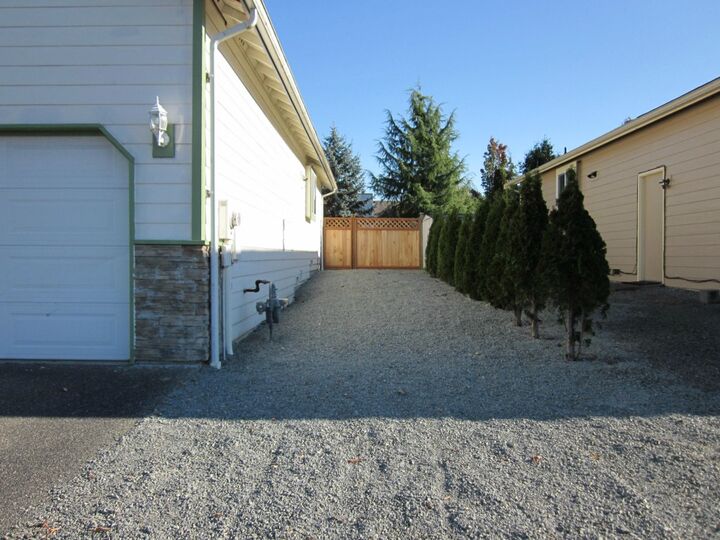 Property Photo: 202 S 28th St WA 98274