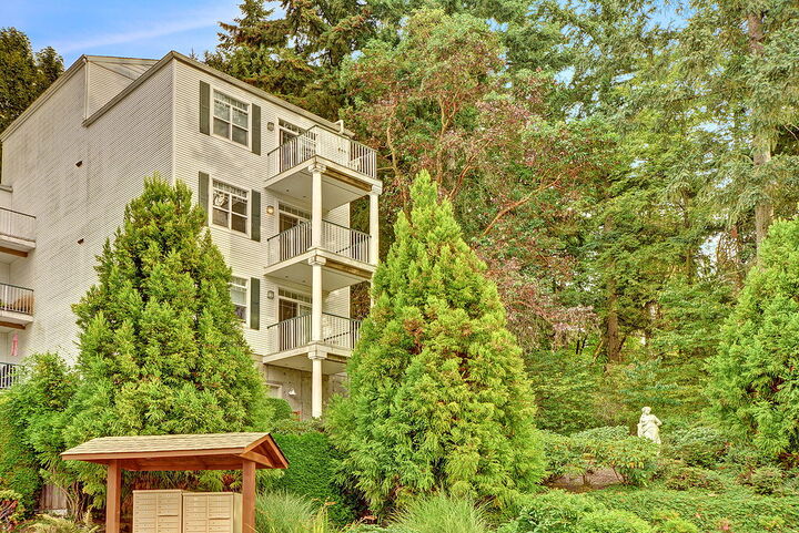 3990 129th Place SE C-206  Bellevue WA 98006 photo