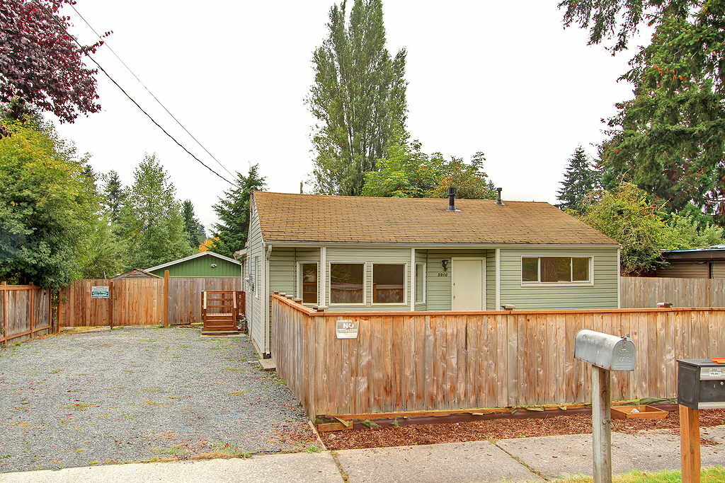 Property Photo:  5916 207th Place SW  WA 98036 