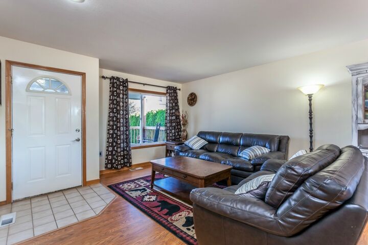Property Photo: 1007 Lake Crest Dr WA 98290
