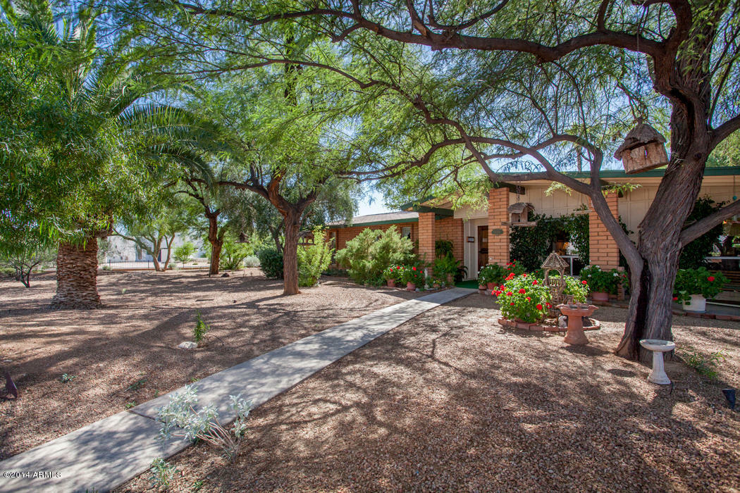 Property Photo: 10038 N 58th Place AZ 85253