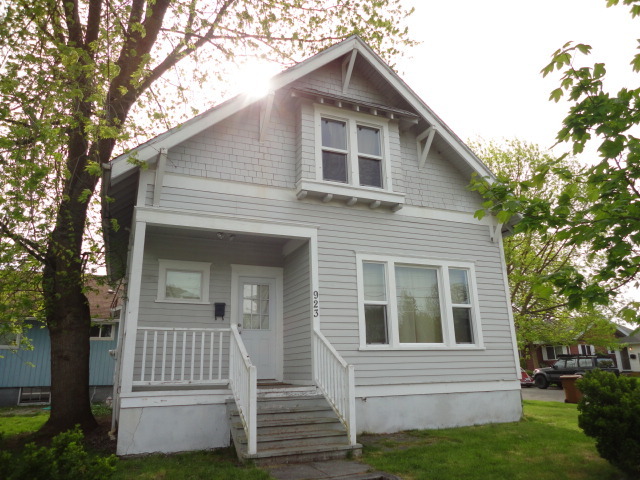 Property Photo:  923 S Junett St  WA 98405 