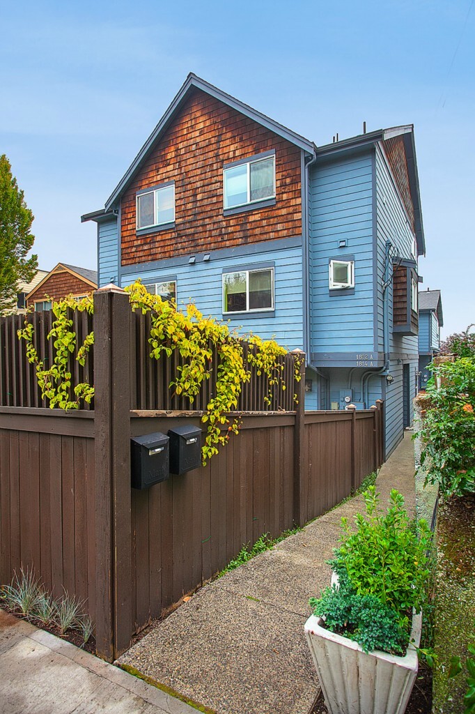 Property Photo: 1814A 24th Ave WA 98122