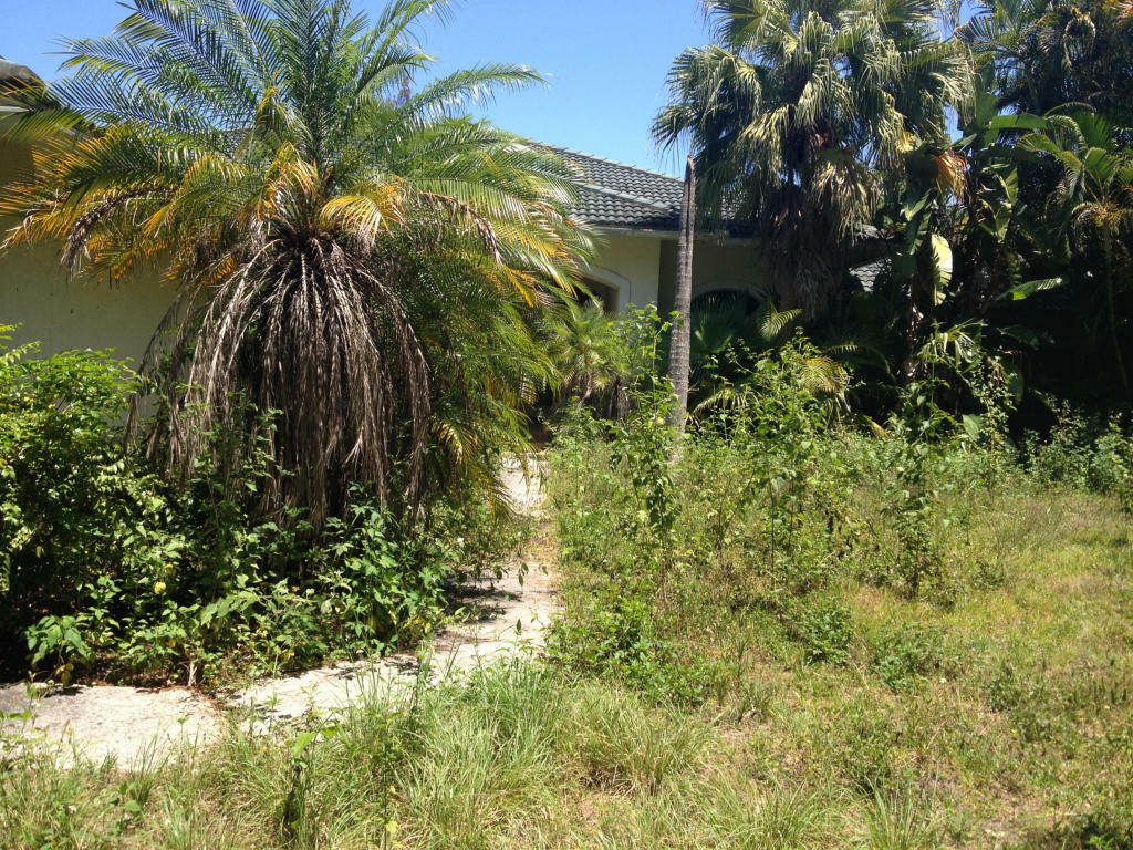 Property Photo:  10371 Trailwood Circle  FL 33478 