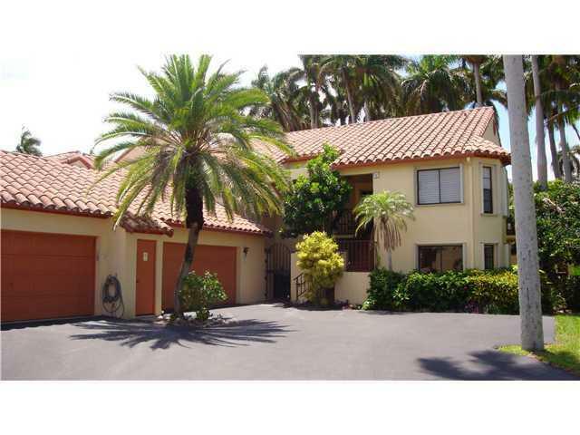 Property Photo:  8 Via Lago  FL 33435 