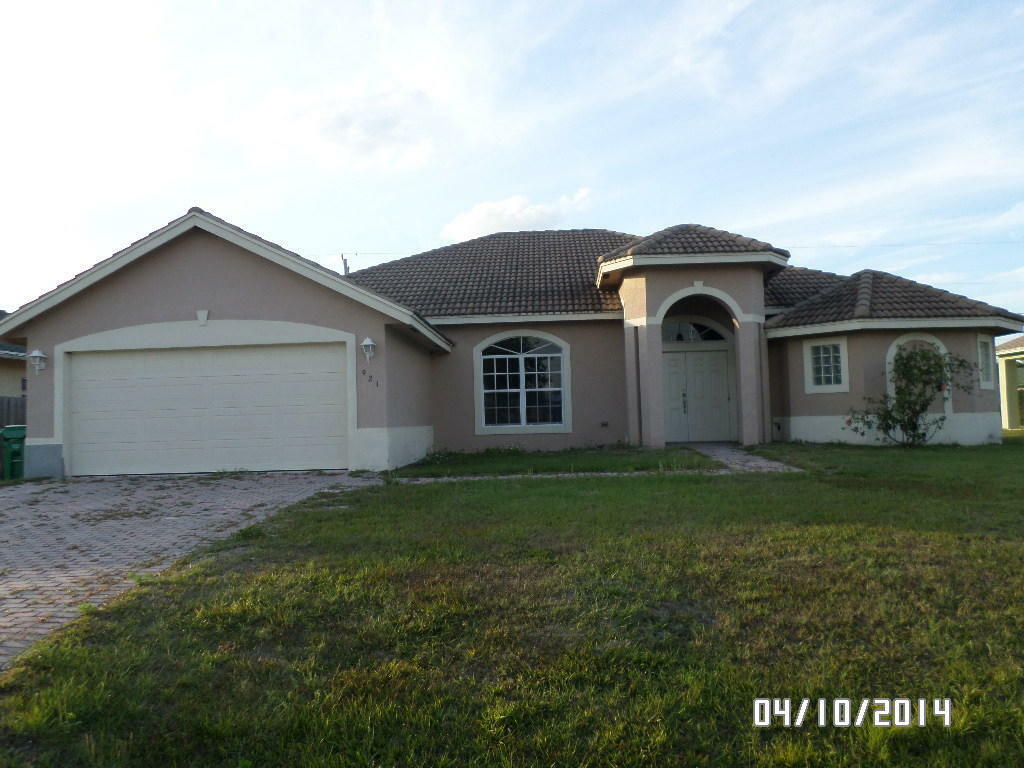 Property Photo:  921 SW Jasper Avenue  FL 34953 