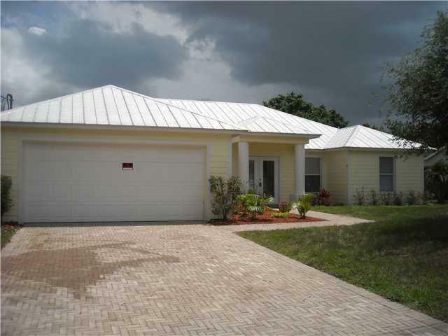 Property Photo:  222 SW Thornhill Street  FL 34984 