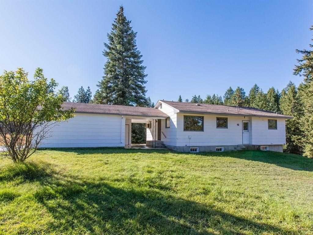 Property Photo:  23712 E Morris Rd  WA 99025-8415 