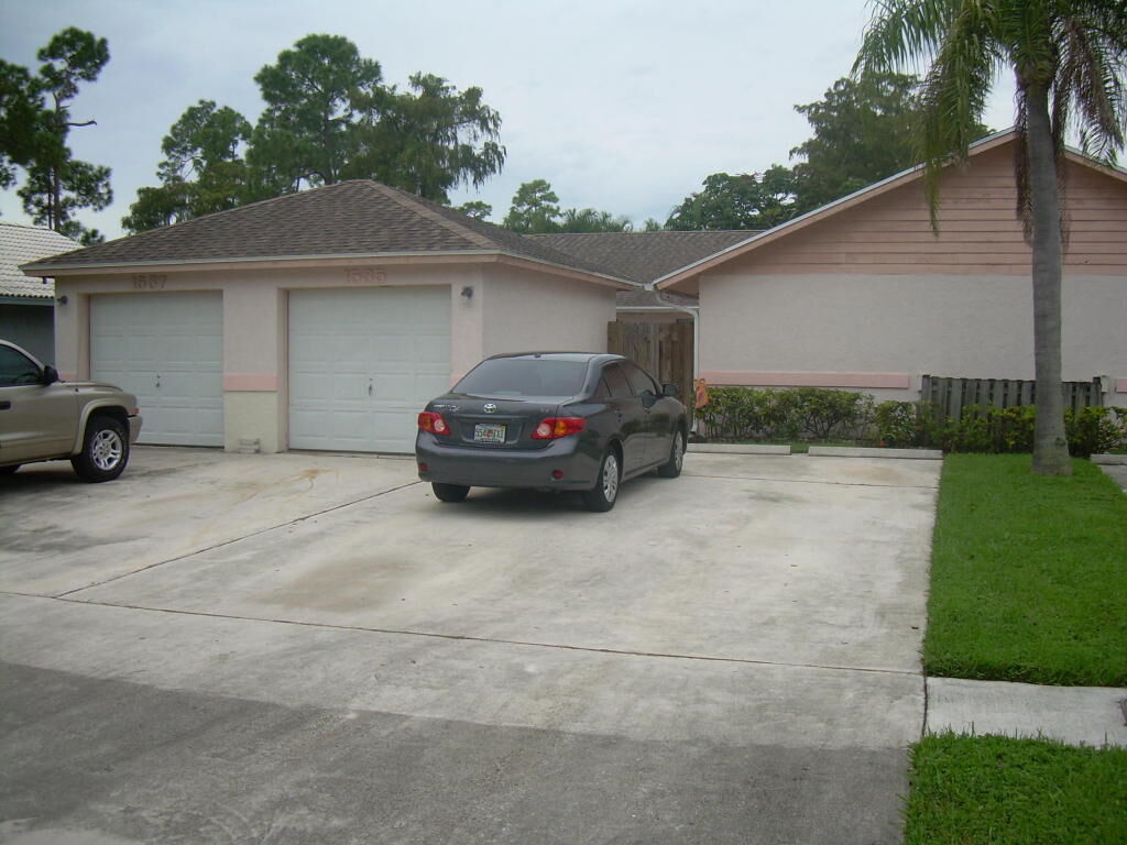 Property Photo:  1531 Hawthorne Place  FL 33414 