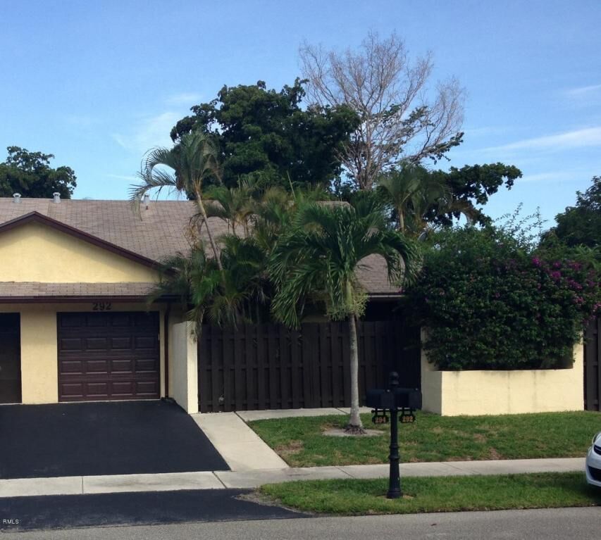 Property Photo: 292 SW 28th Avenue FL 33445