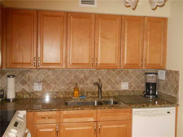 Property Photo:  1000 Spanish River Road Apt 1F  FL 33432 