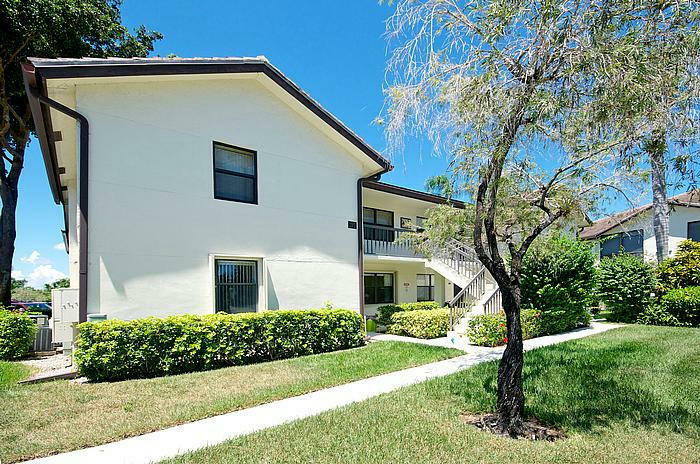 Property Photo:  7657 Tahiti Lane Apt 101  FL 33467 