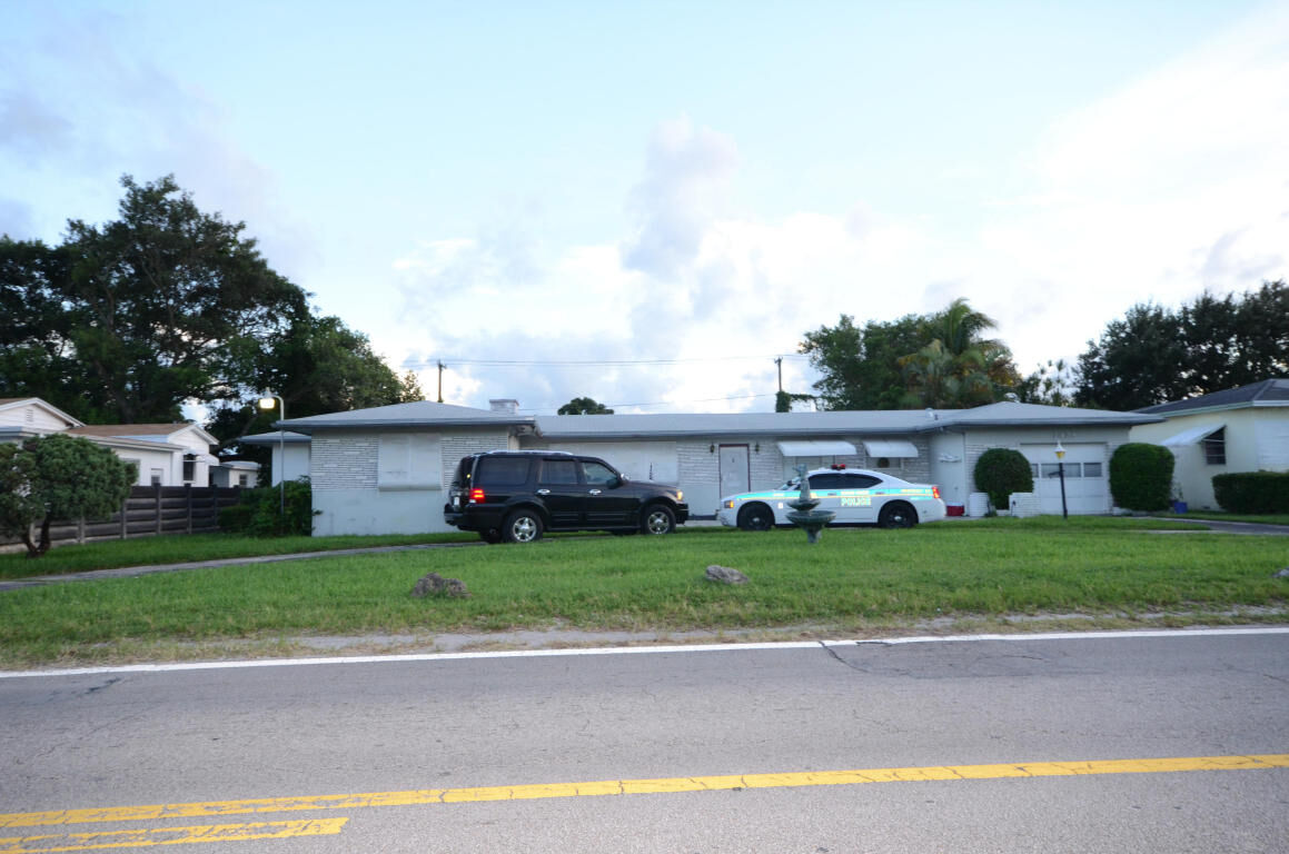 Property Photo:  2438 Johnson Street  FL 33020 