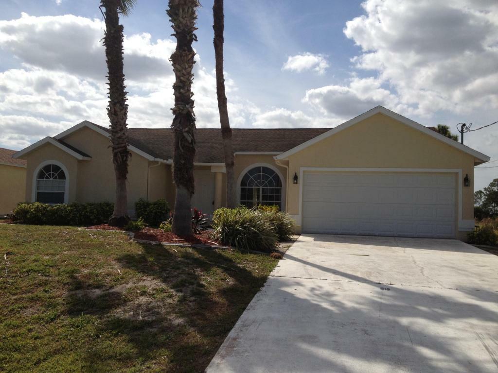 Property Photo:  2290 SW Alminar Street  FL 34953 