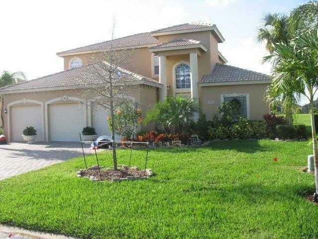 Property Photo: 524 NW Waverly Circle FL 34983